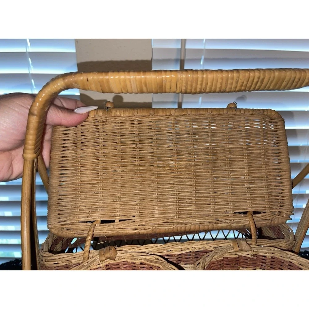 Vintage MCM Wicker Woven Picnic Basket 2 Wine Bottle‎ Holder Handle & Lid W/Red